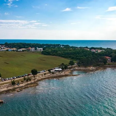 Estera Apartment *